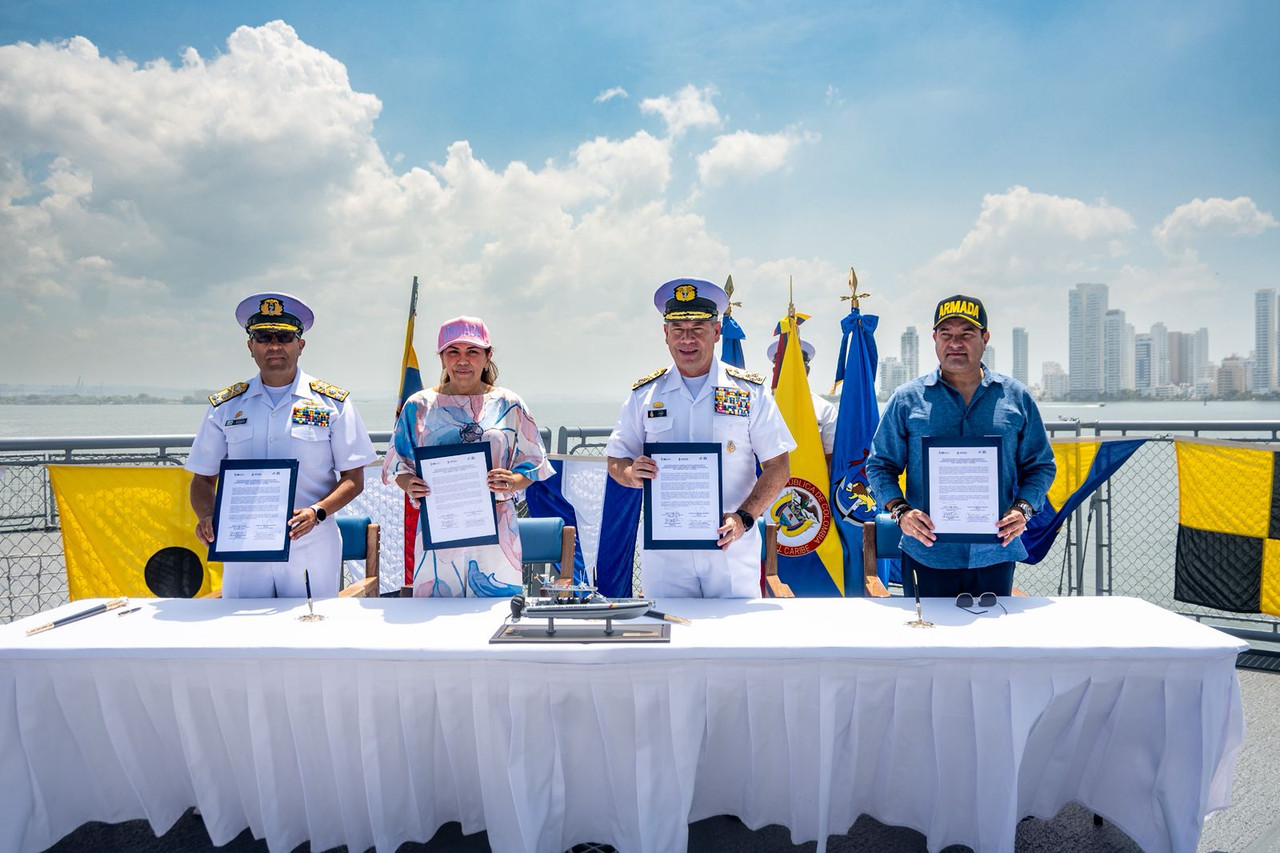 ARC-FOTO-080-CARMA-En-Cartagena-Bolivar-FIRMADO-CONVENIO-PARA-LA-CONSTRUCCION-DE-EMBARCACION-TIP.jpg