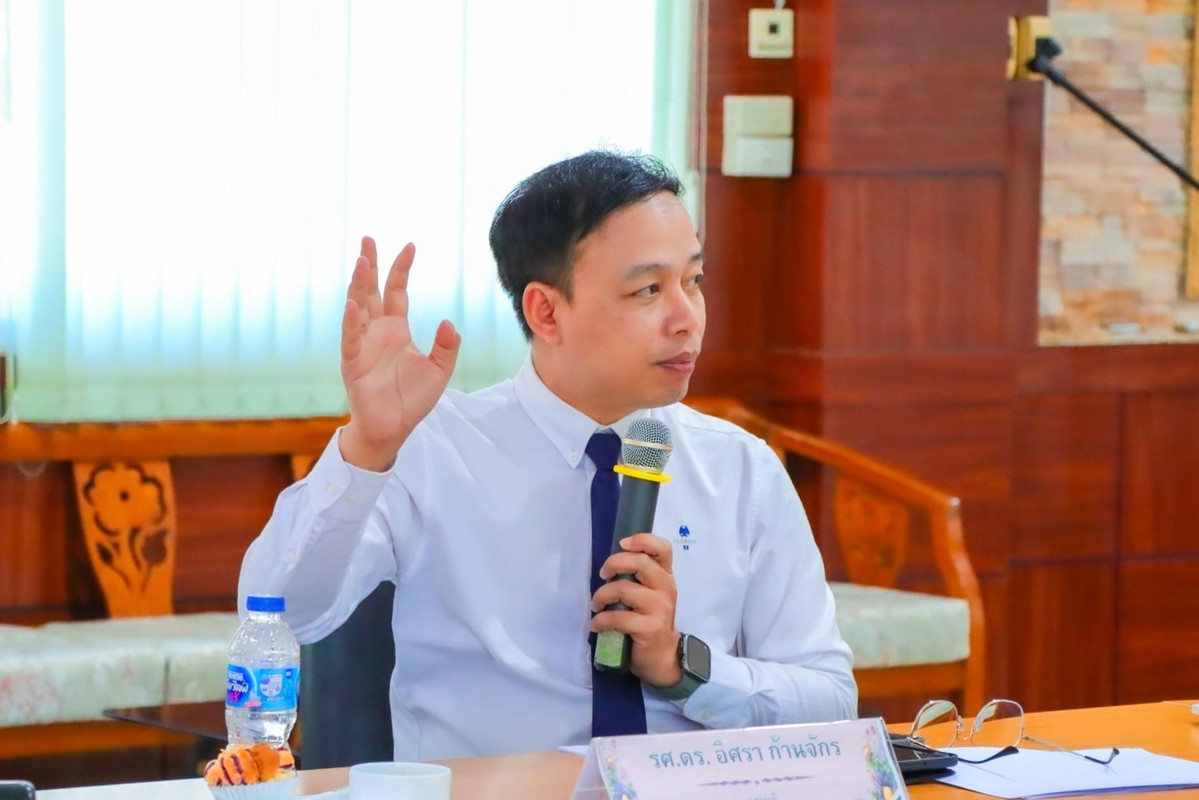 รศ.ดร.อิศรา ก้านจักร คณบดีคณะศึกษาศาสตร์ มข