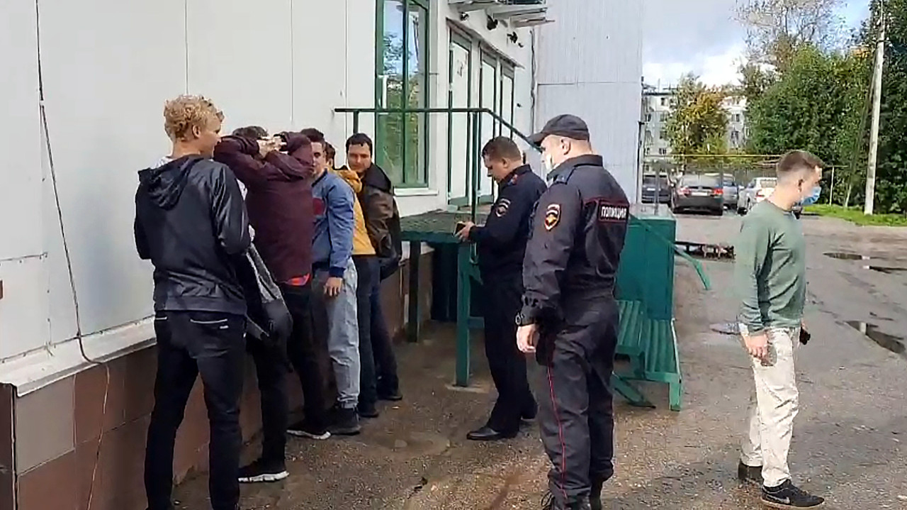 псковская полиция пресекла противозаконные действия уличных дебоширов псковская полиция пресекла противозаконные действия уличных дебоширов