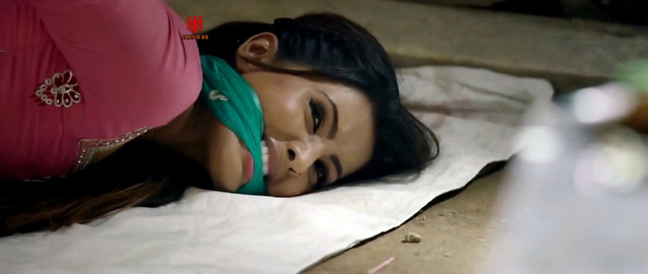 Geeta Basra 6 - Lock 2016