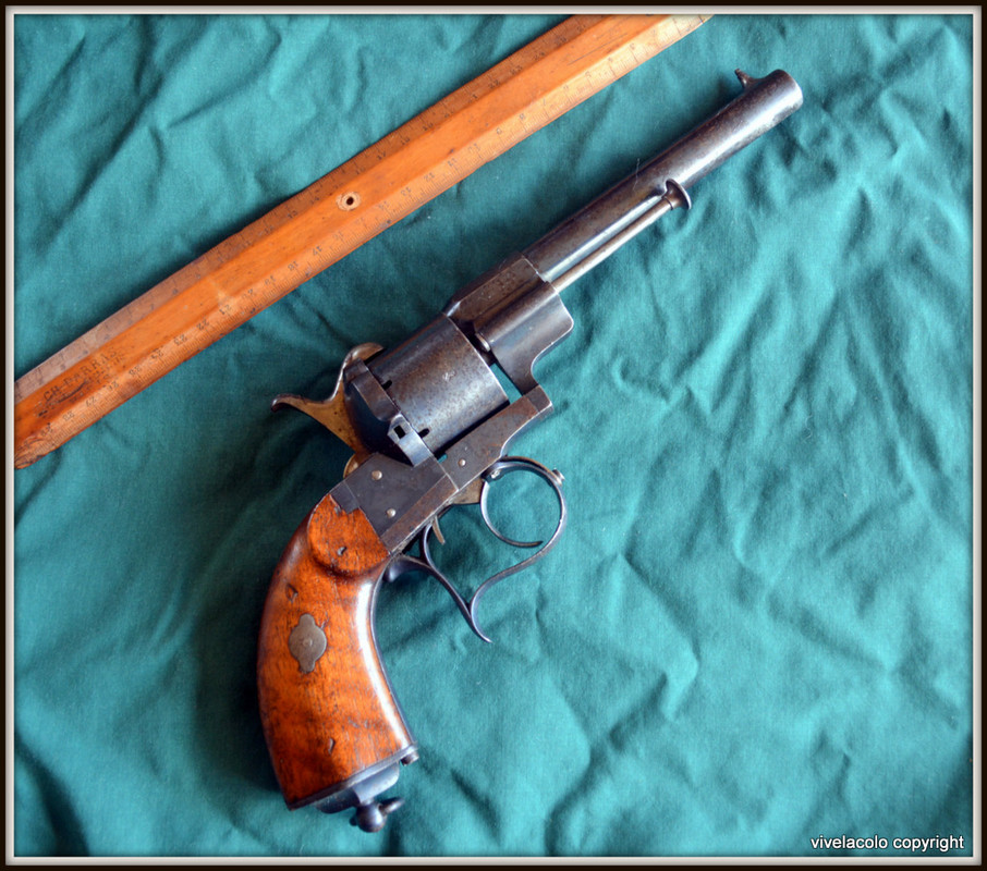 un vieux revolver DSC-0759