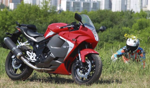 В таком большом семействе корейских мотоциклов Hyosung мотоцикл В таком большом семействе корейских мотоциклов Hyosung мотоцикл
