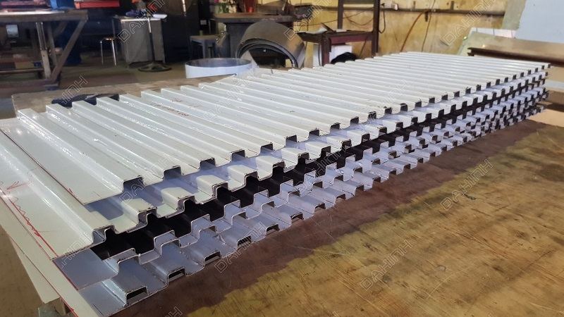 Gia công chấn gấp tôn mạ kẽm