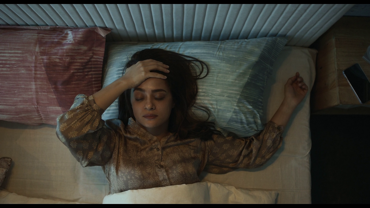 Stars : Pankaj Tripathi, Mohd. Zeeshan Ayyub, Surveen Chawla, Asha Negi, Khushboo Atre, Barkha Singh, Kalyanee Mulay, Shweta Basu Prasad, Mita Vashisht