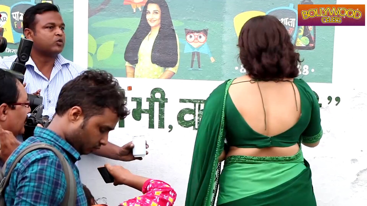 busty vidhya balan in saree.mp4_snapshot_01.01.440