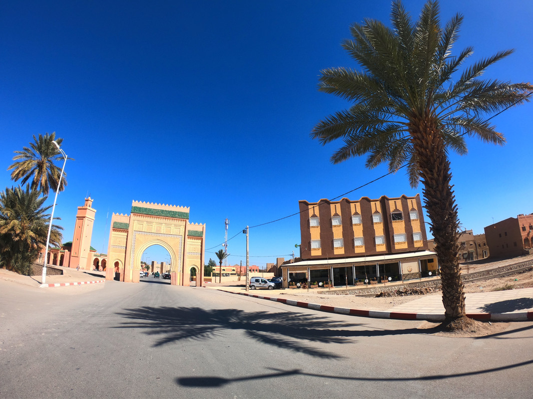 1 semana en Marruecos solo Fez, Chefchaouen y Rabat - Blogs de Marruecos - Amanecer en el desierto, mercado de Rassani y la duna (6)