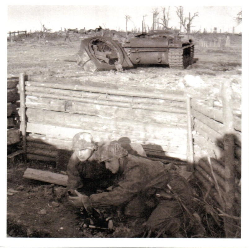 Foto Wehrmacht Soldaten in tarn camo mit Granatwerfer im Osten WW2 (2)