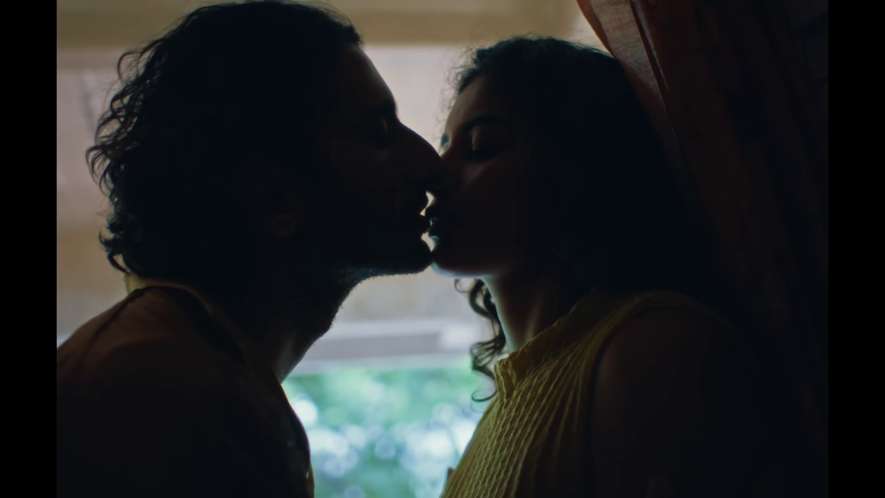 [Image: vlcsnap-2025-12-21-22h12m08s629.png]