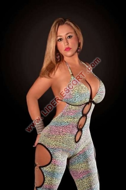 01e3-novedad-rubia-pechugona