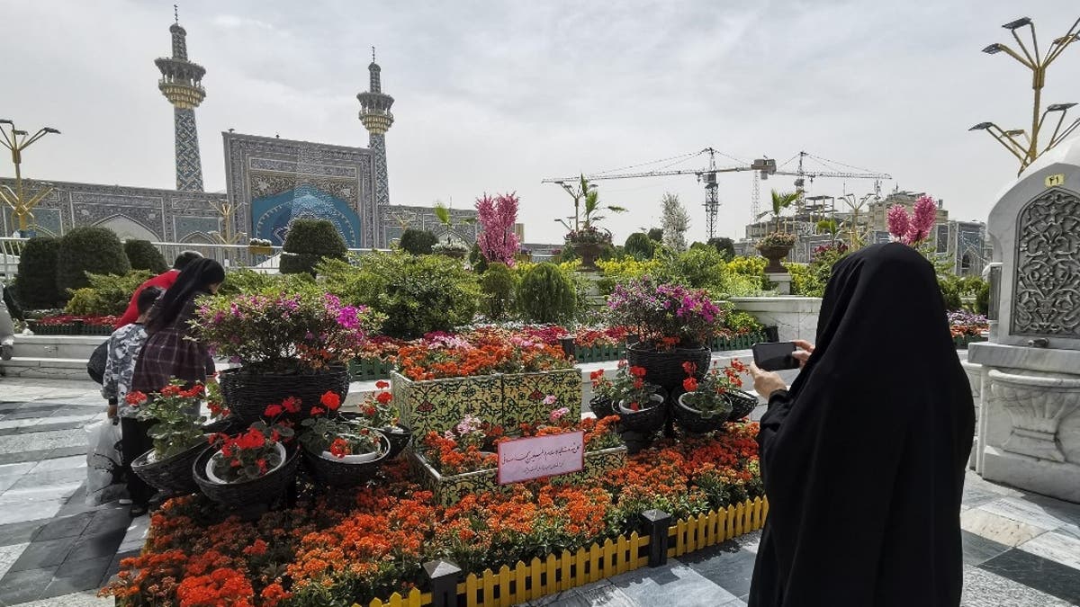 Arrestan a tres mujeres por bailar en un cementerio, esto en Irán
