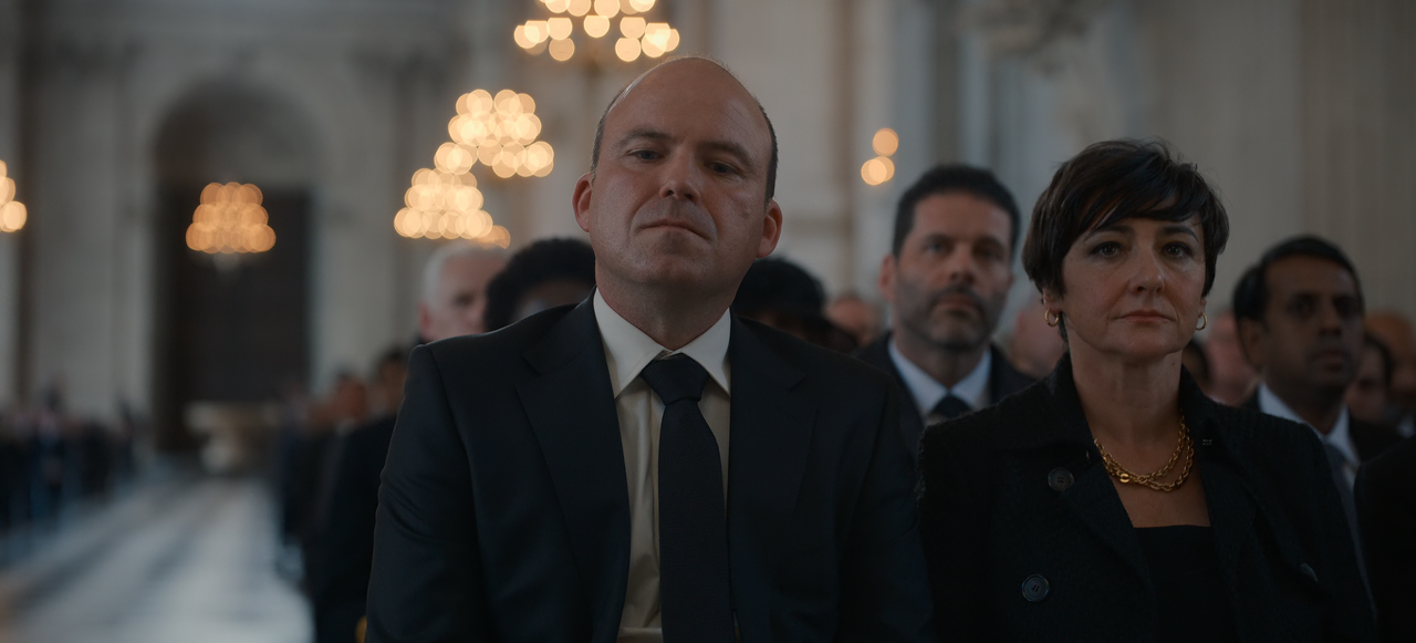 The.Diplomat.S02E02.St.Paul's.2160p.10bit.NF.WEB-DL.DDP5.1.HEVC-Vyndros.mkv_snapshot_04.52_[2025.08.