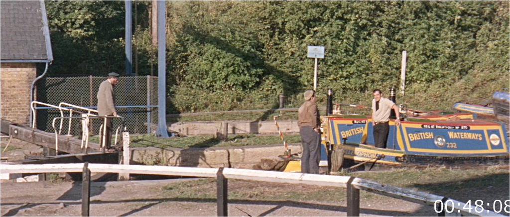 The Bargee (1964) [1080p] WEBrip (x264) 1cmrpkd4u6z8