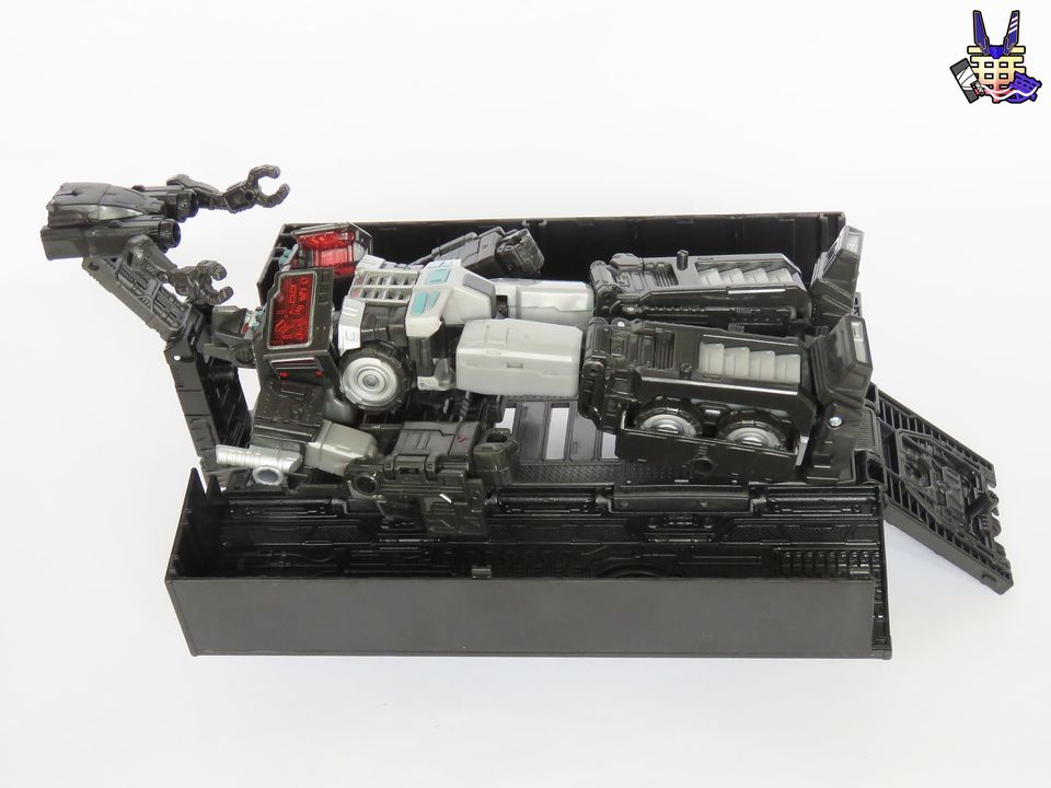 Netflix-War-For-Cybertron-Nemesis-Prime-17