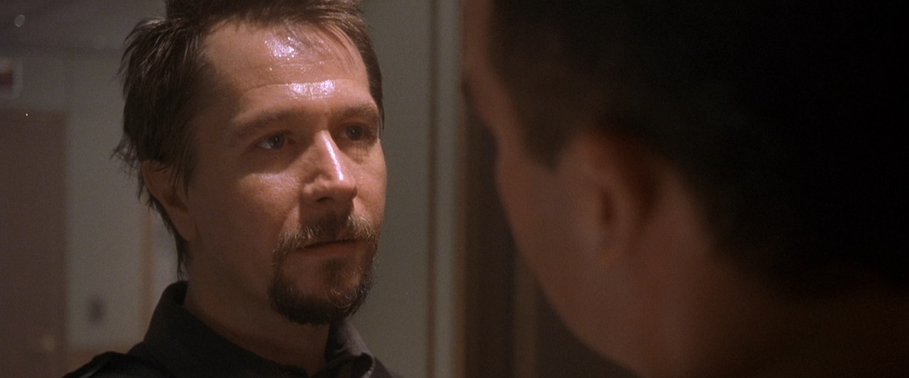 Air Force One (1997).mkv_snapshot_00.30.03_[2018.03.14_22.38.14]