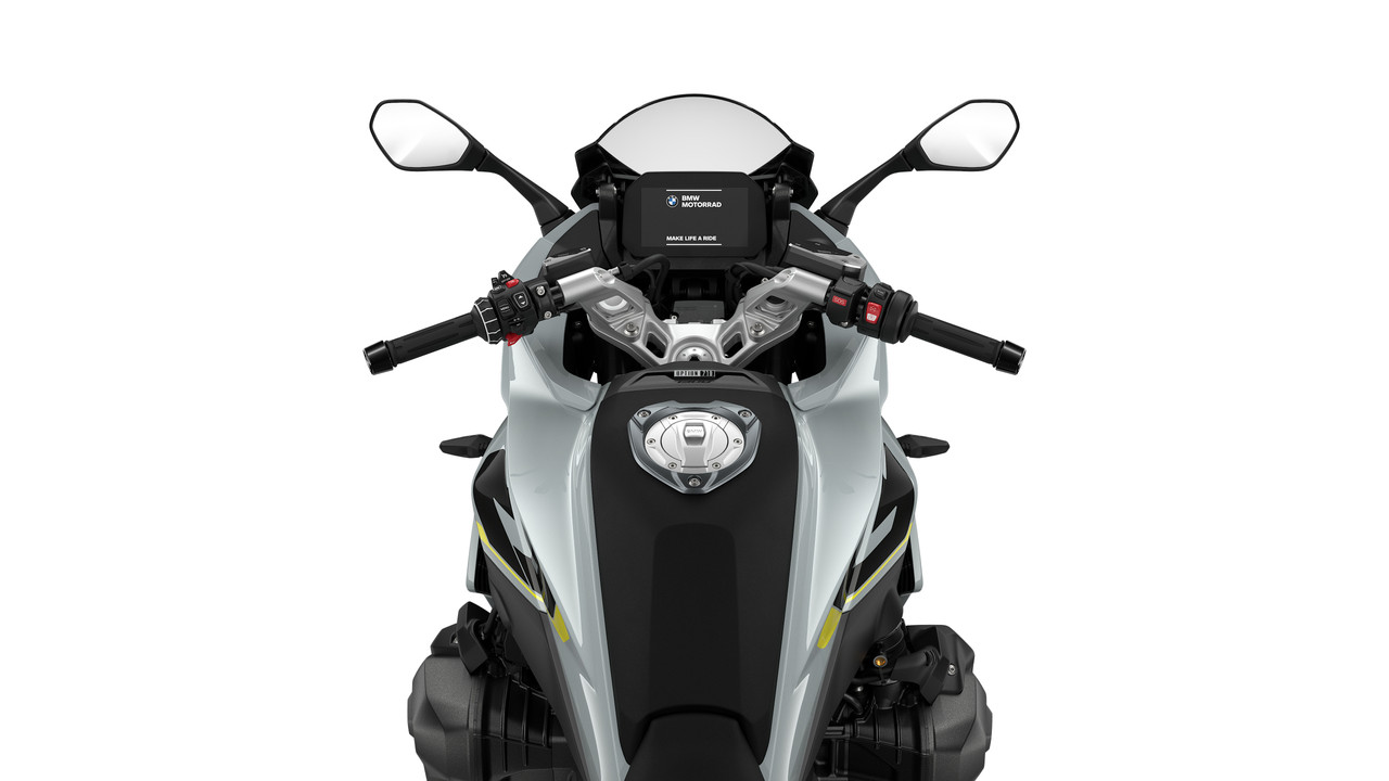 P90596249_highRes_the-new-bmw-r-1300-r