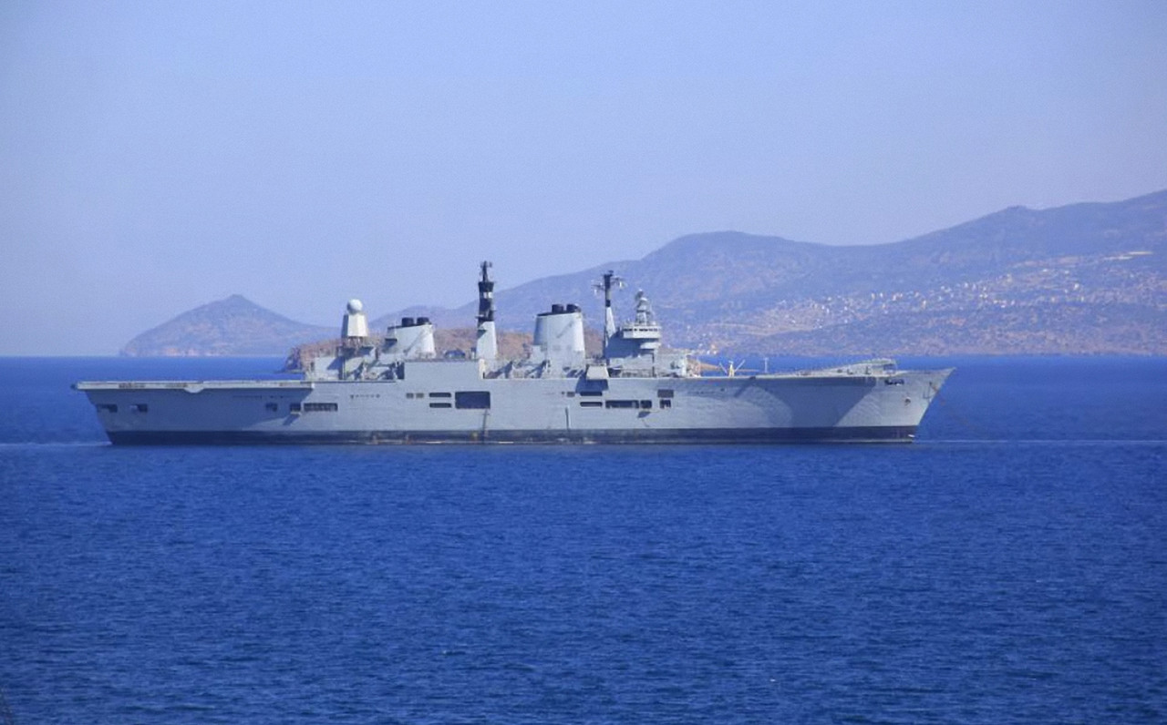 HMS Ark Royal Прибытие в Алиагу 10 июня 2013-1.