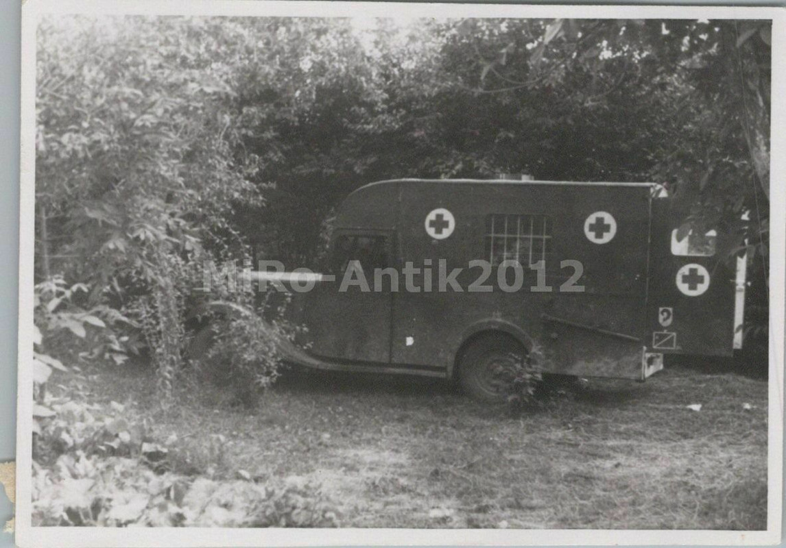 Foto, Sanitäts Truck und Pkw in Russland
