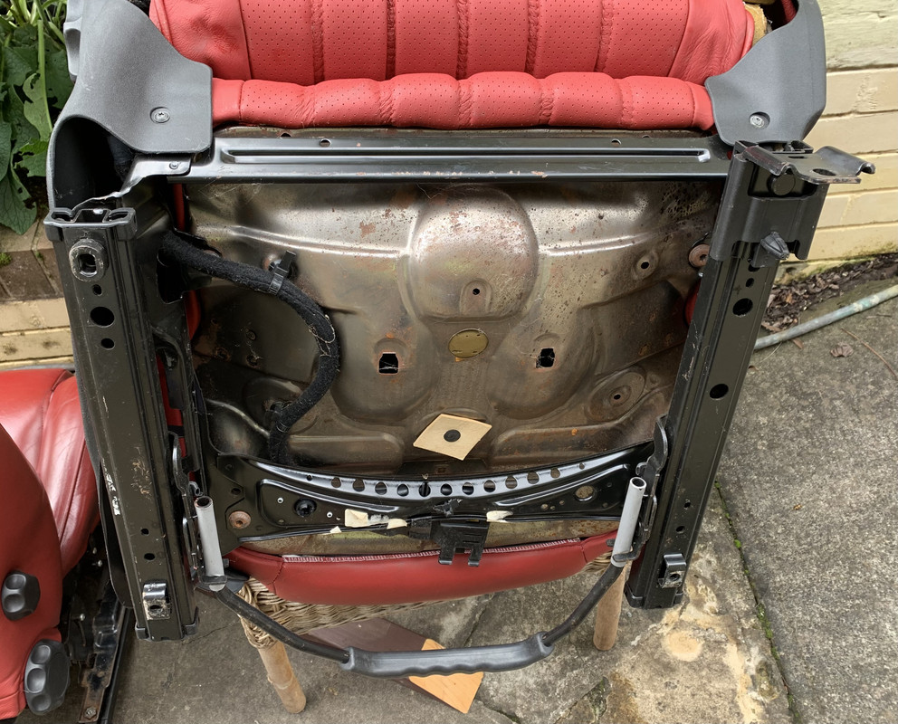 0525DE61-E0B2-471C-8106-96426564D495