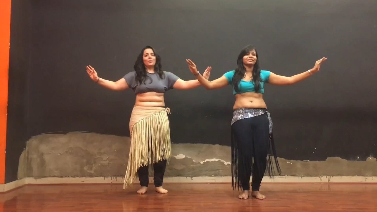 Desi girl sexy belly dance.mp4_snapshot_01.19.546