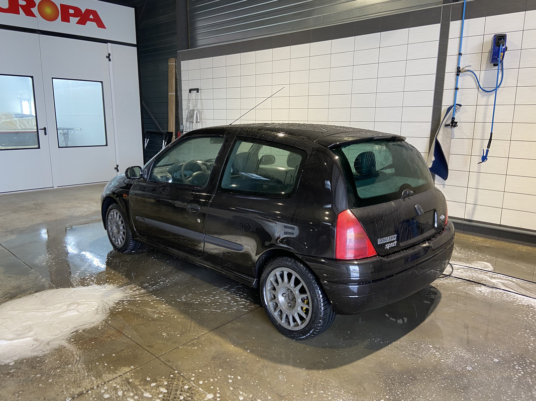 01F08E15-2CC0-421F-88FD-27BB07C82E83