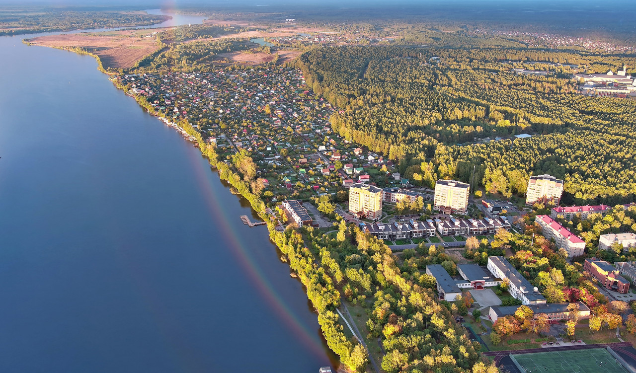 Отражение радуги в Волге на закате