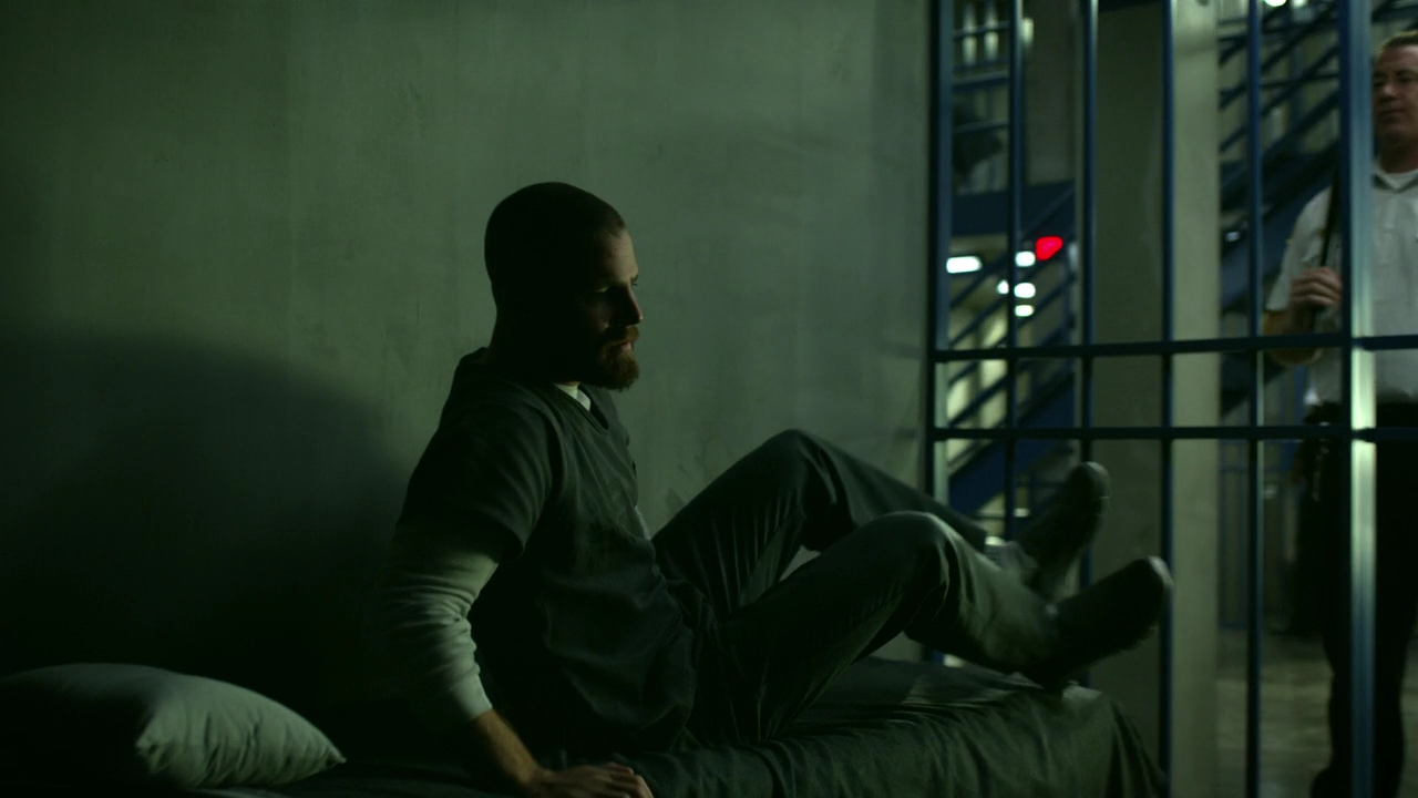 Arrow.S07E01.Detenuto.4587.720p.BDRip.ITA.ENG.AC3.x264-BlackBit[screenshot 1]
