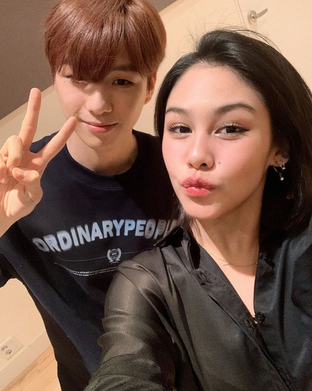 Pose anesha Prescilla dan Kang Daniel.