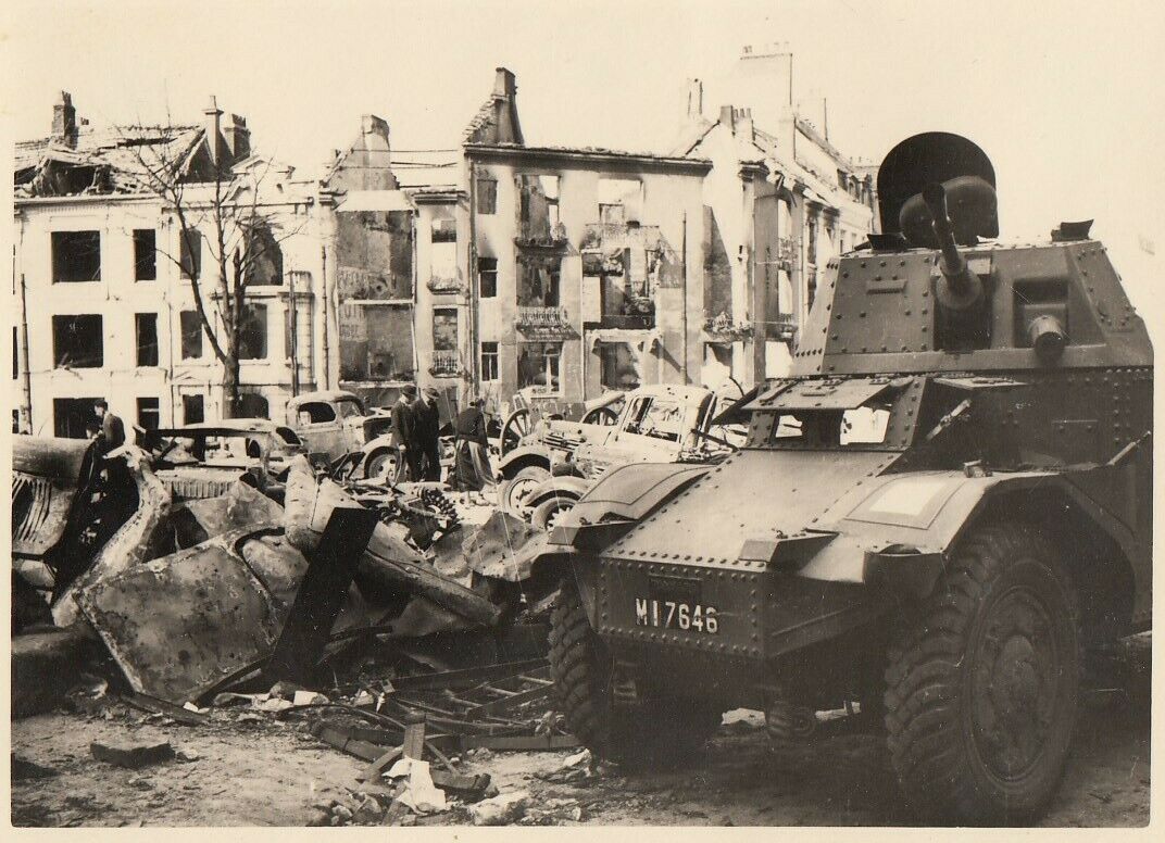 Foto Panzer Spähwagen Frankreich vor Paris