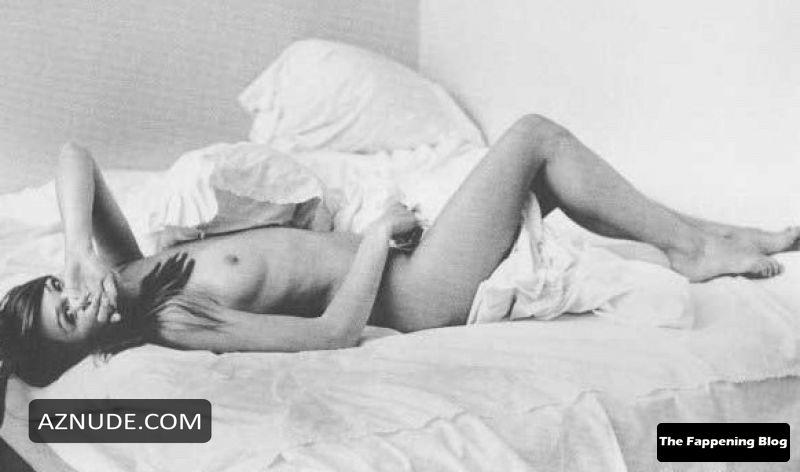 Carla-Bruni-Nude-Photo-Collection-24