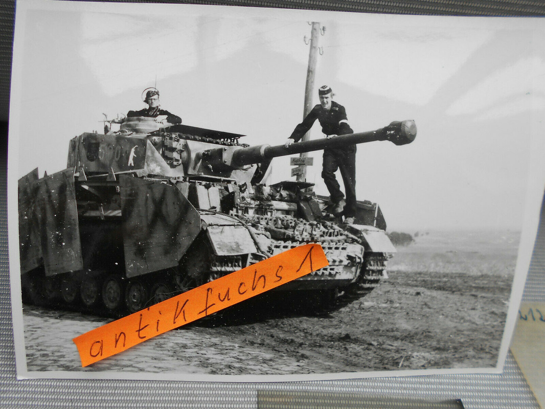 Front-Panzer mit 500_Tarnanstrich u.Bär an der Ostfront 1943-44