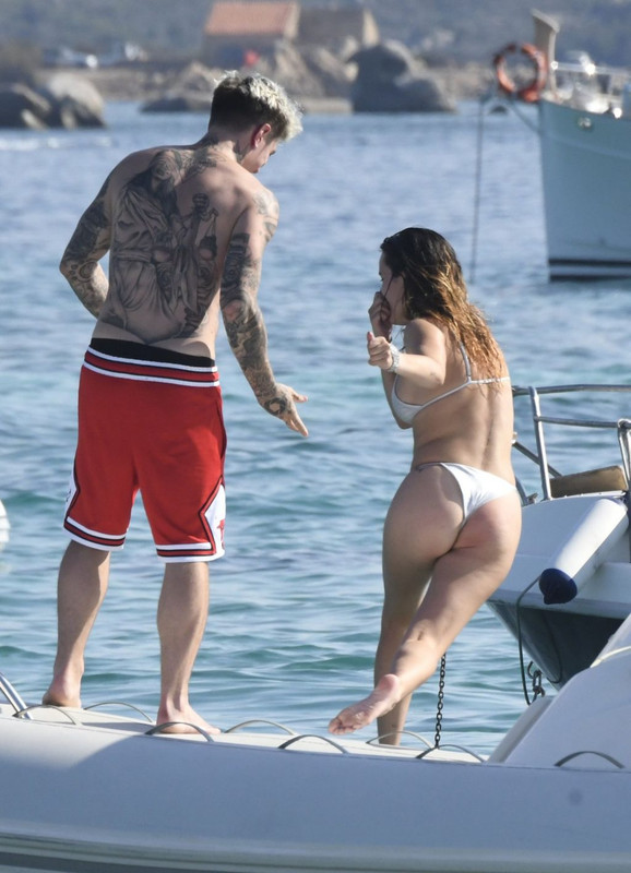 Bella-Thorne-CelebsView.Com-1-5-1024x1538 (25)