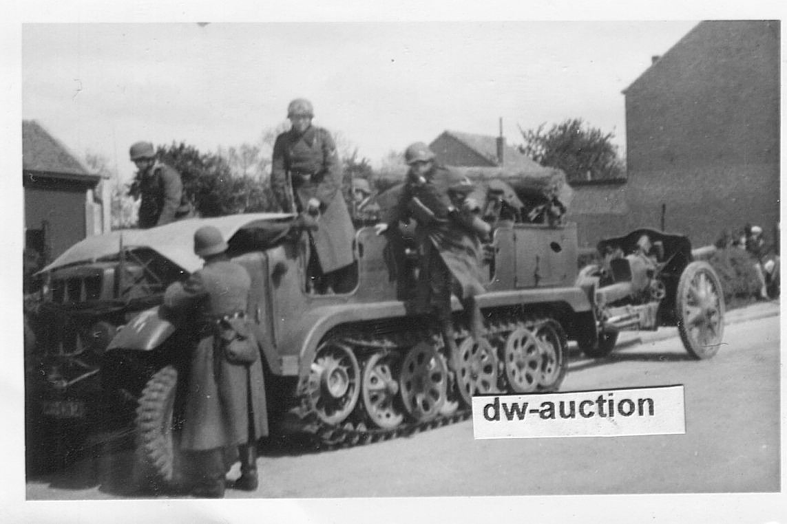 Holland , SdKfz Halbkette mit Geschütz und Divis