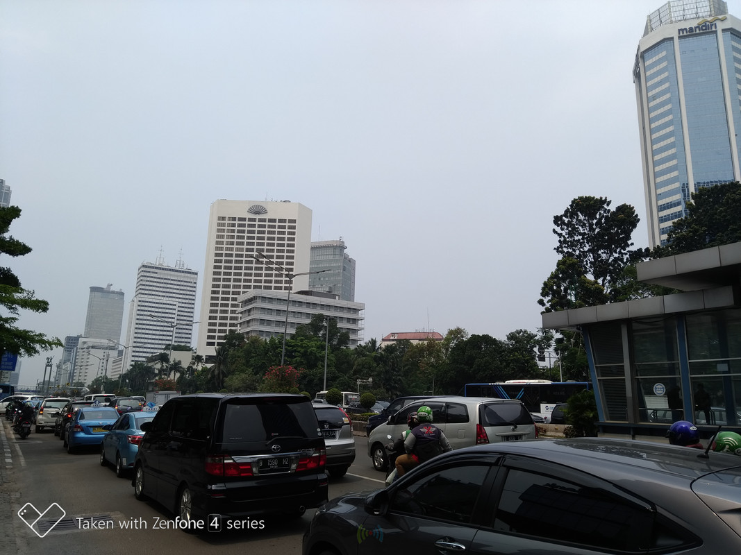 ASUS Zenfone 4 Selfie Pro - Utama 3