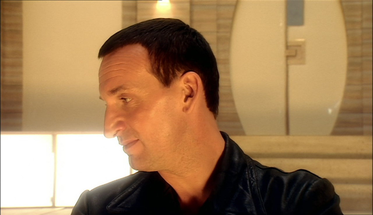 Doctor Who (2005) - S01E02 - The End of the World (1080p BluRay 