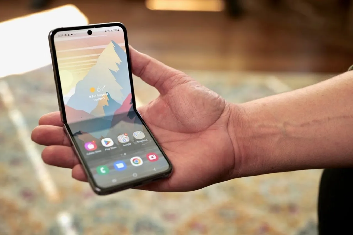 ¿Cuántos pliegues resiste el Galaxy Z Flip 5? Youtuber lo pone a prueba