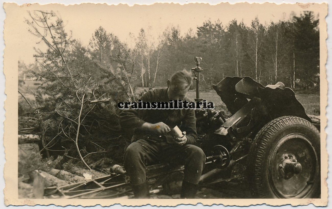 Orig. Foto Soldat mit leichtes Infanteriegeschütz Waffen in Stellung in Russland