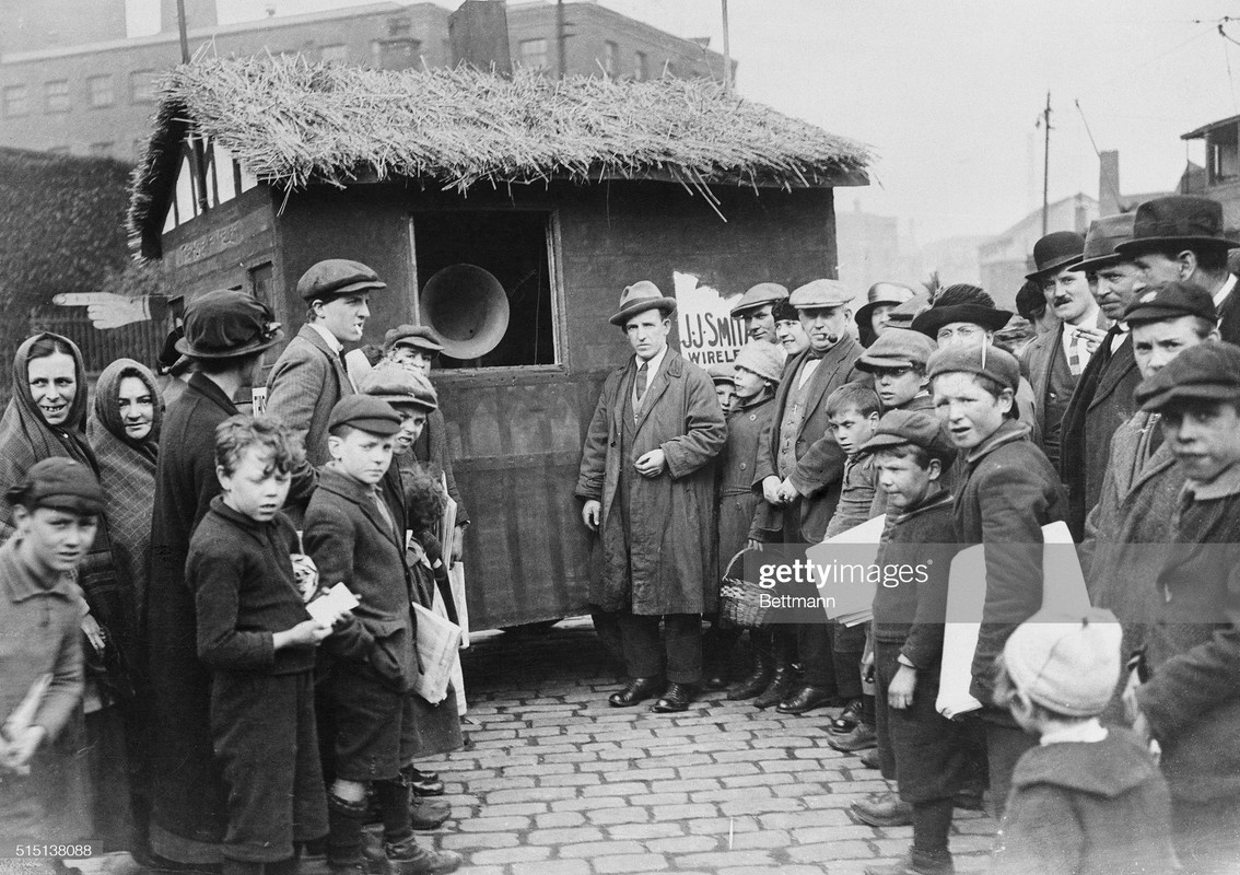 june-22nd-1923-a-crowd-of-londoners-listens-to-a-mobile-v0-ls5klmyqsj7b1