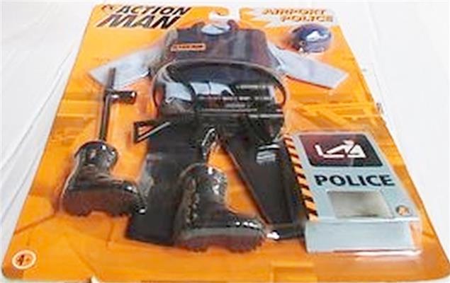 Action Man urban figures, carded sets and vehicles. F4F4308F-EAD3-43FB-8DE4-33DD1FAC0497