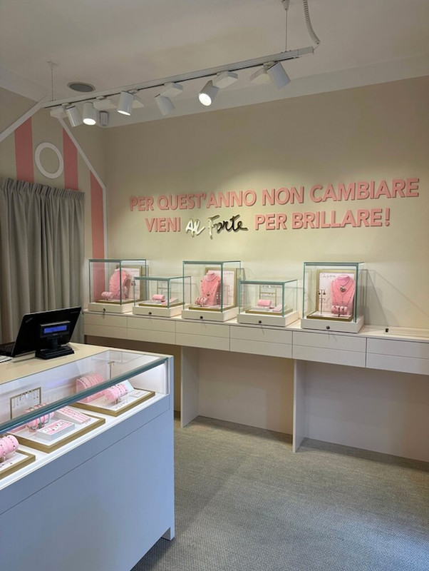 Rue des Mille inaugura la seconda boutique a Forte dei Marmi Rue des Mille inaugura la seconda boutique a Forte dei Marmi