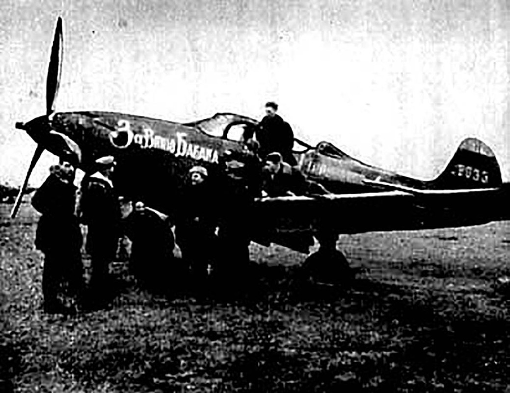 Bell-P-39N-Airacobra-USSR-100GvIAP-01-Grigorii-DoLNikov-Russia-1945-01