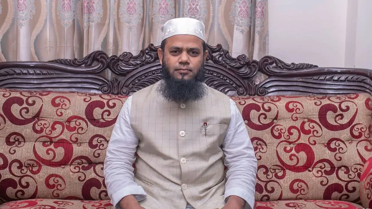 প্রধানমন্ত্রীর সঙ্গে জাপান যাচ্ছেন হেফাজত নেতা আজিজুল হক