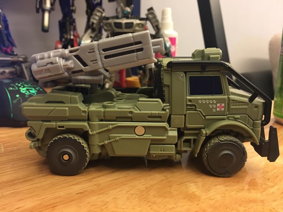 Transformers-The-Last-Knight-Voyager-Class-Autob