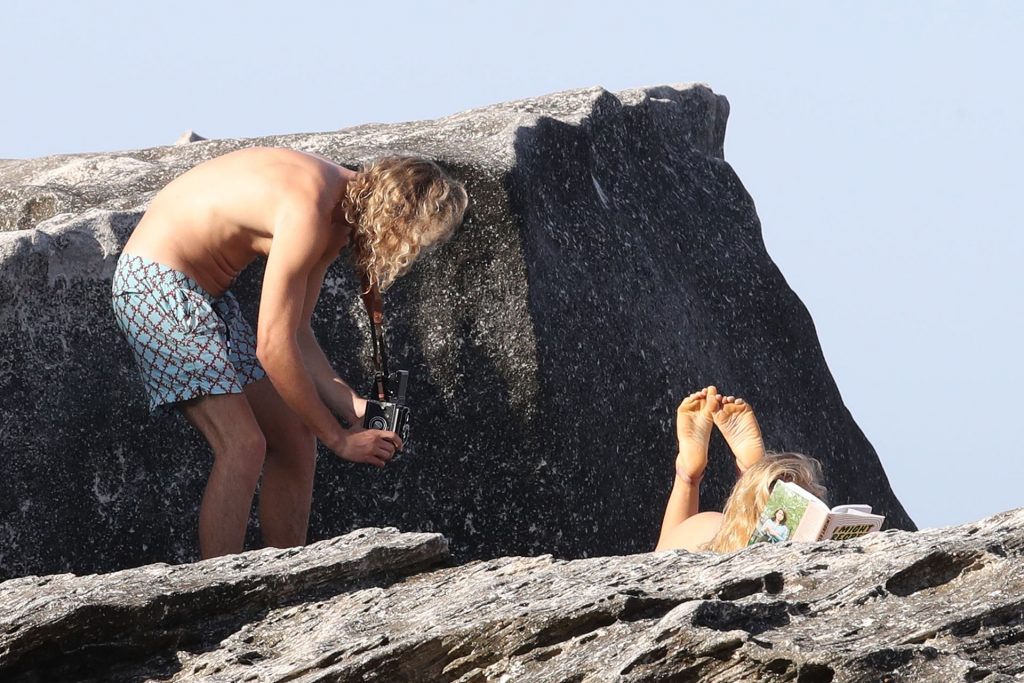 Sailor-Brinkley-Cook-Upskirt-STARS-com-4-4