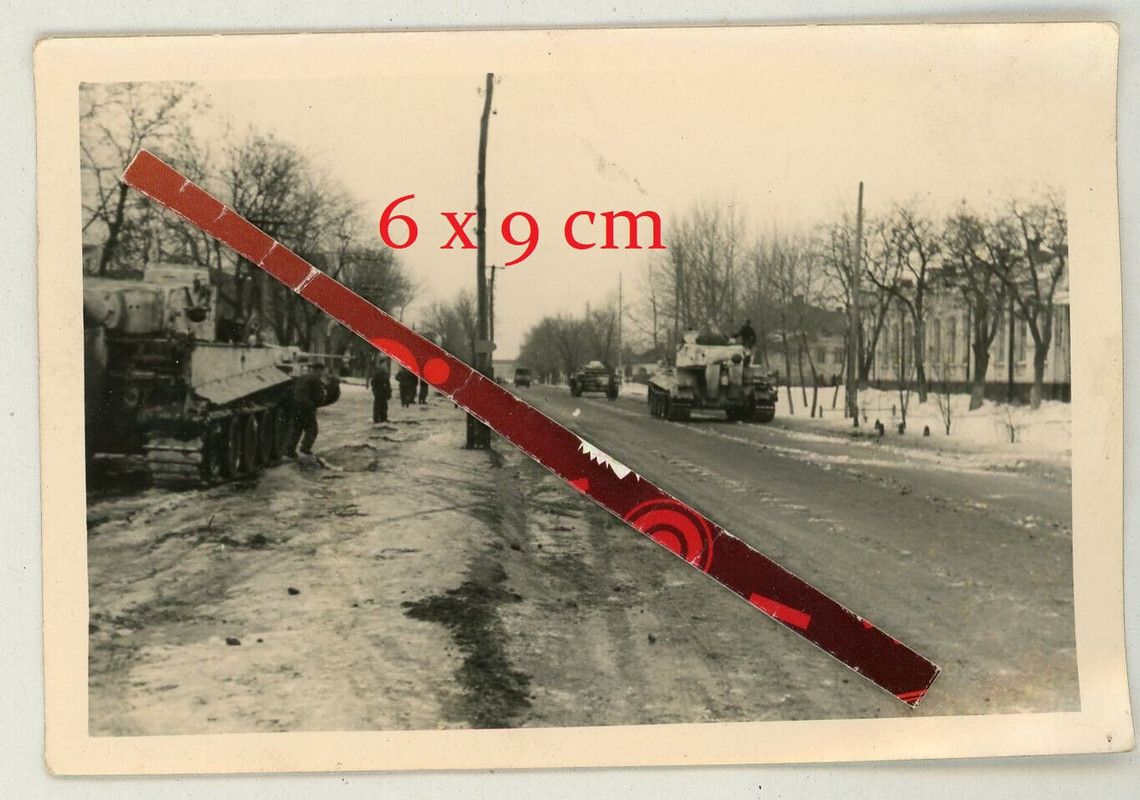 Foto, 2 Tiger Panzer VI in Charkow Straßenszene Div. Reich Ukraine 1943 Russland