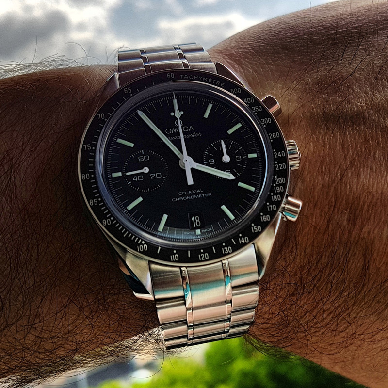 Omega Speedmaster Moonwatch Co-Axial Chronograph 44.25 mm Cal. 9300 (3)