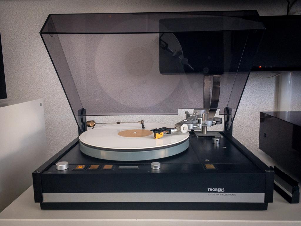 [Bild: Thorens-TD-126-MK-III-1-von-1.jpg]