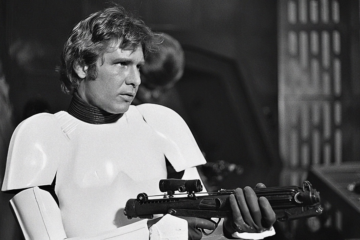 Han blaster black-white