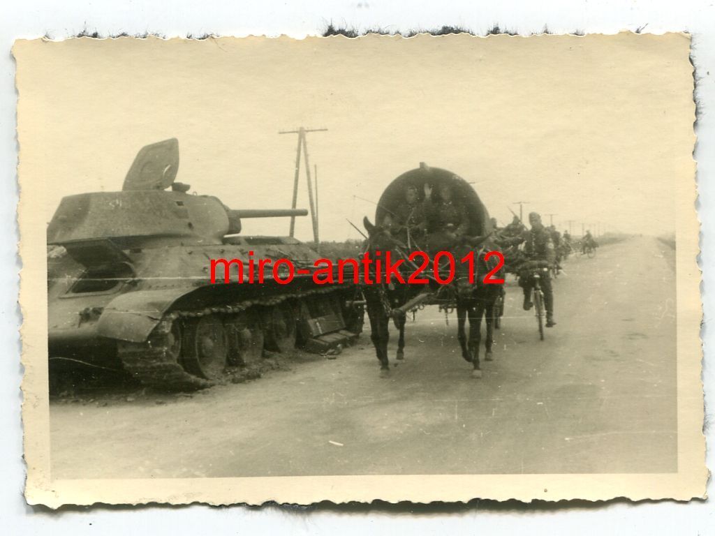 Wehrmacht, zerstörter Panzer, T-34, Pferde, Kuts