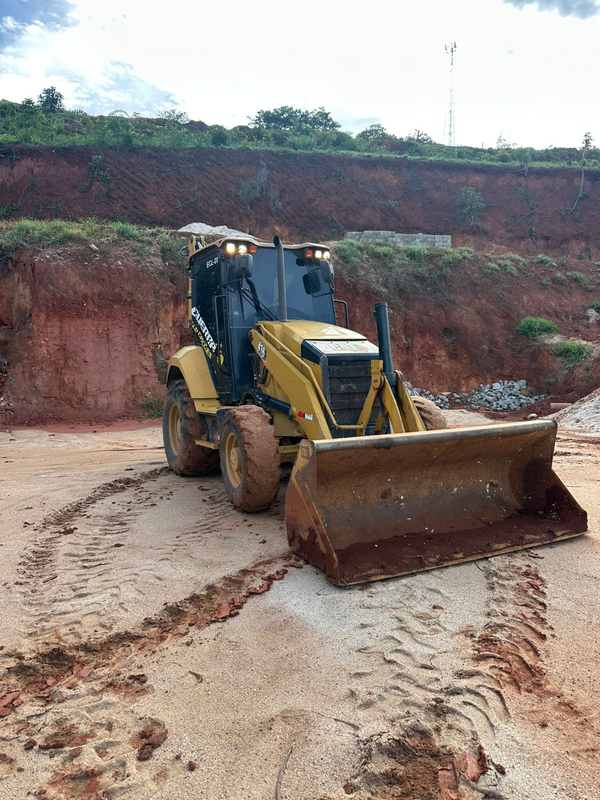 Retroescavadeira  CAT  416