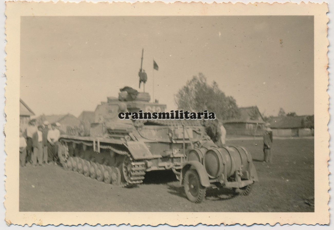 Orig. Foto Vormarsch Panzer IV Tank m. Kennung und Anhänger in R
